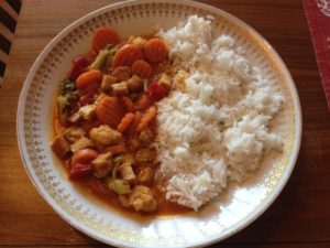 Curry-Gemüse mit Tofu und Reis