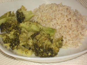 Broccoli in Curry-Rosinen-Sauce / Foto: Dr. Heidi Stümges