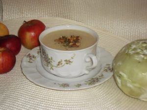 Apfel-Kohlrabi-Suppe